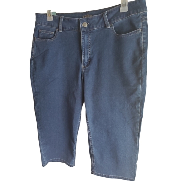 Riders by Lee Mid-Rise Capris - Picture 3 of 7